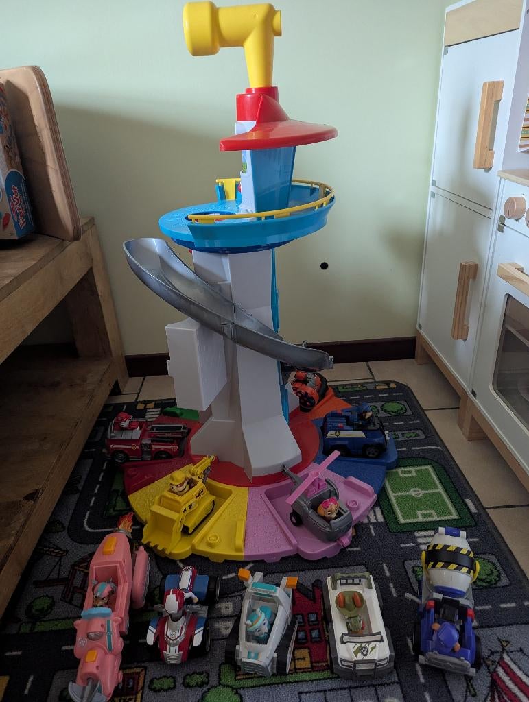 Paw Patrol toren met autootjes en pups, Ophalen, Gebruikt