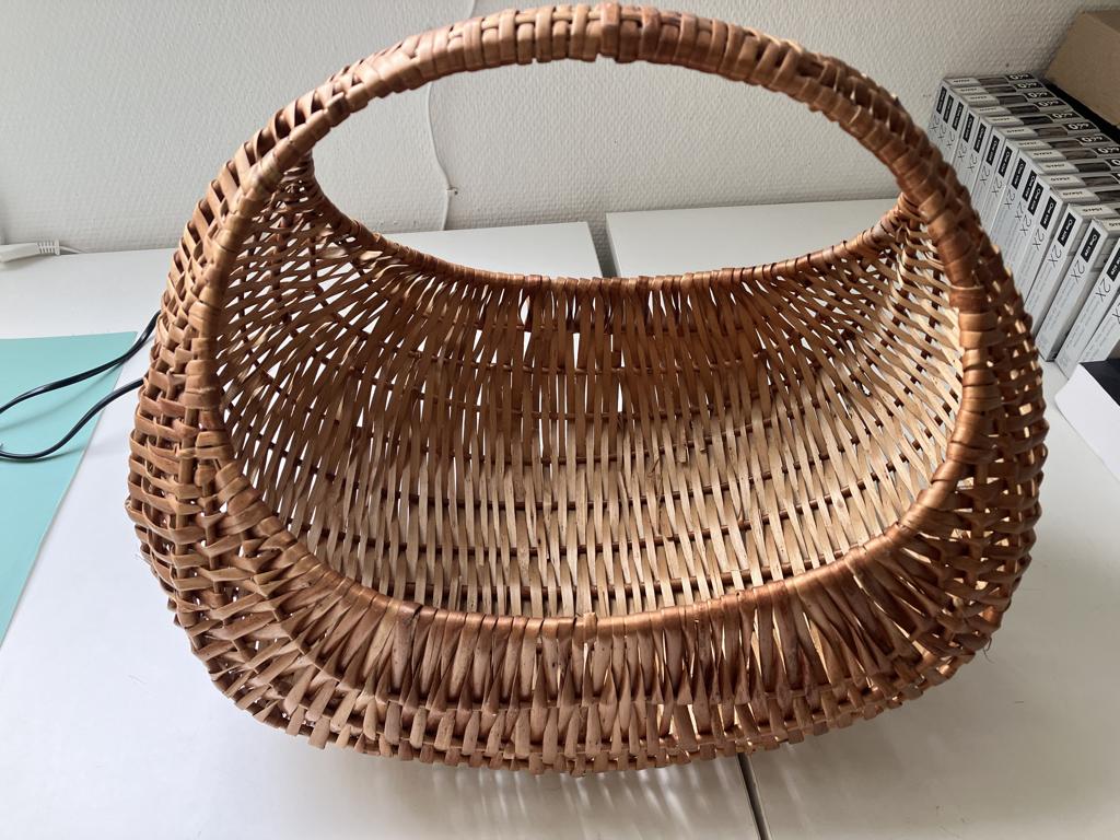 Rieten mand met handvat, Huis en Inrichting, Ophalen, Mand, Zo goed als nieuw, Riet