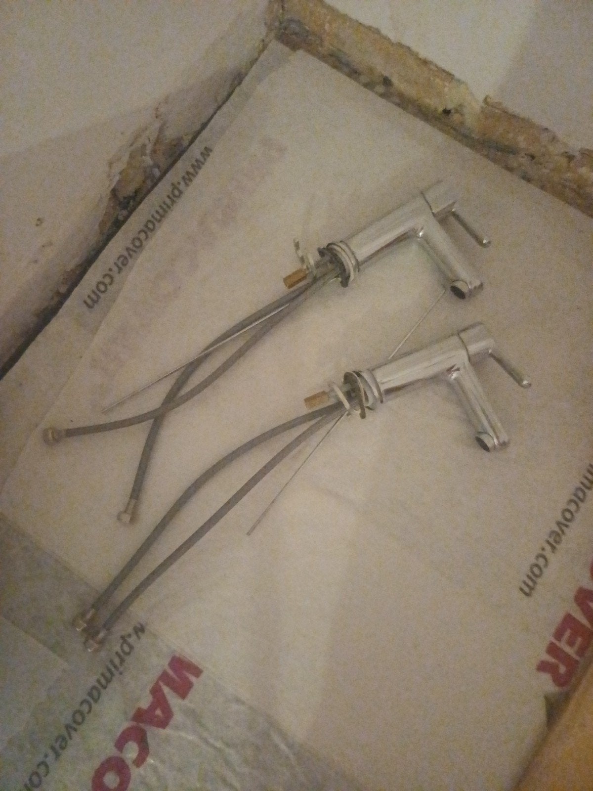 2 nieuwe kranen te koop, Handtassen en Accessoires, Ophalen