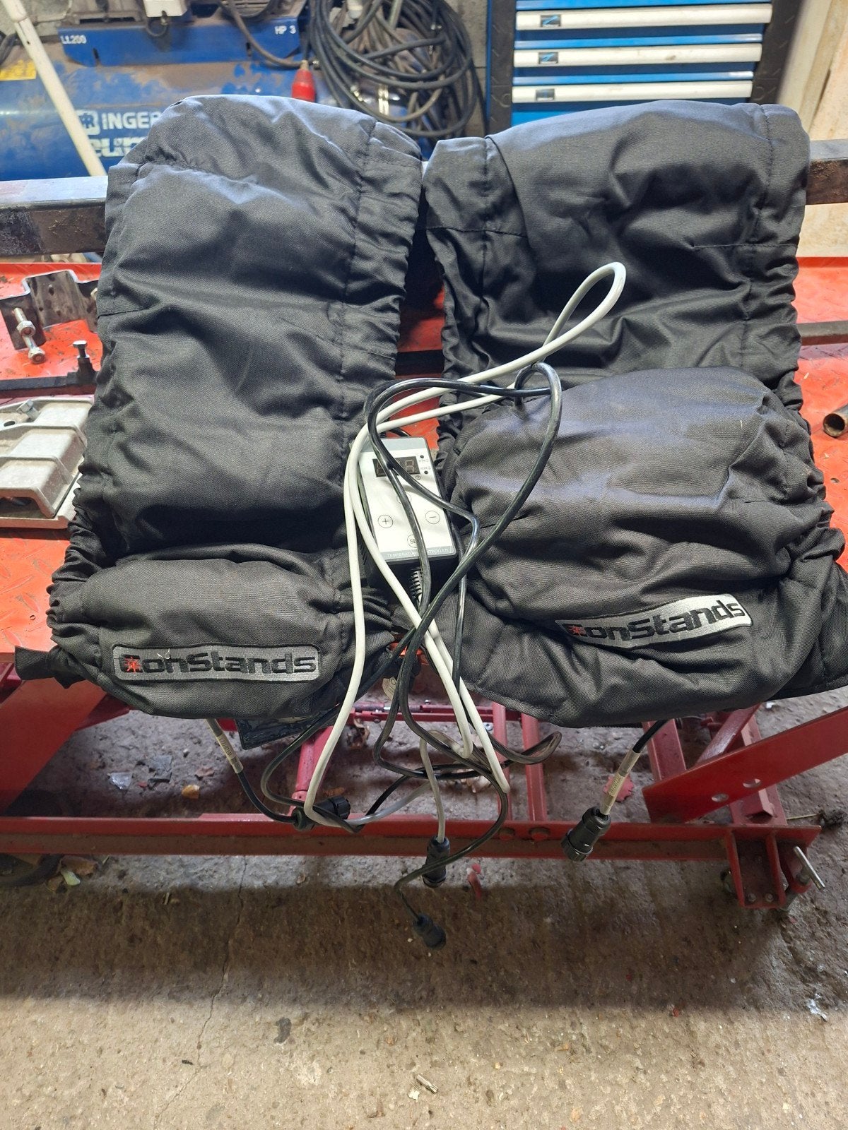 Bandenverwarmers Constands, Ophalen