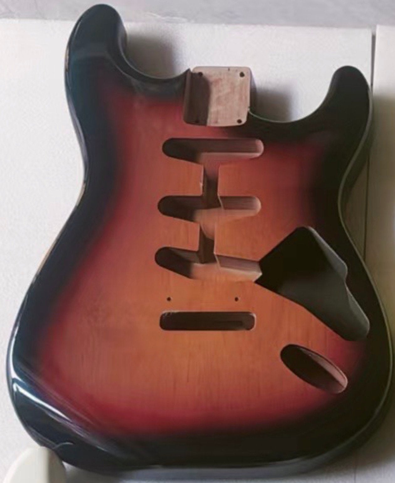 Strat body 3 Tone sunburst Nitro Lak 2 delig, Verzenden, Nieuw
