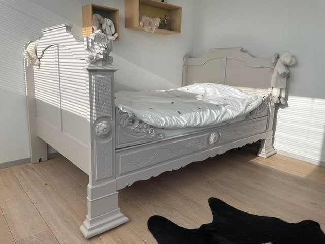 antiek bed "twijfelaar" met houtsnijwerk, Antiek en Kunst, Ophalen