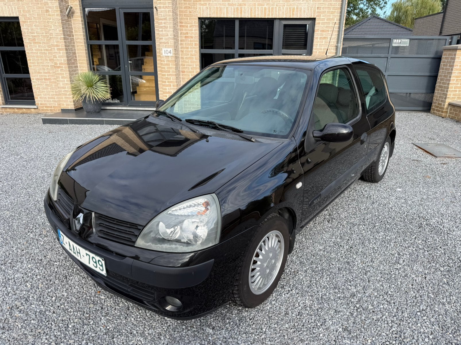 Renault clio Airco 1 jaar wettelijke garantie gekeurd, Auto's, Renault, Voorwielaandrijving, 4 cilinders, Zwart, Bedrijf