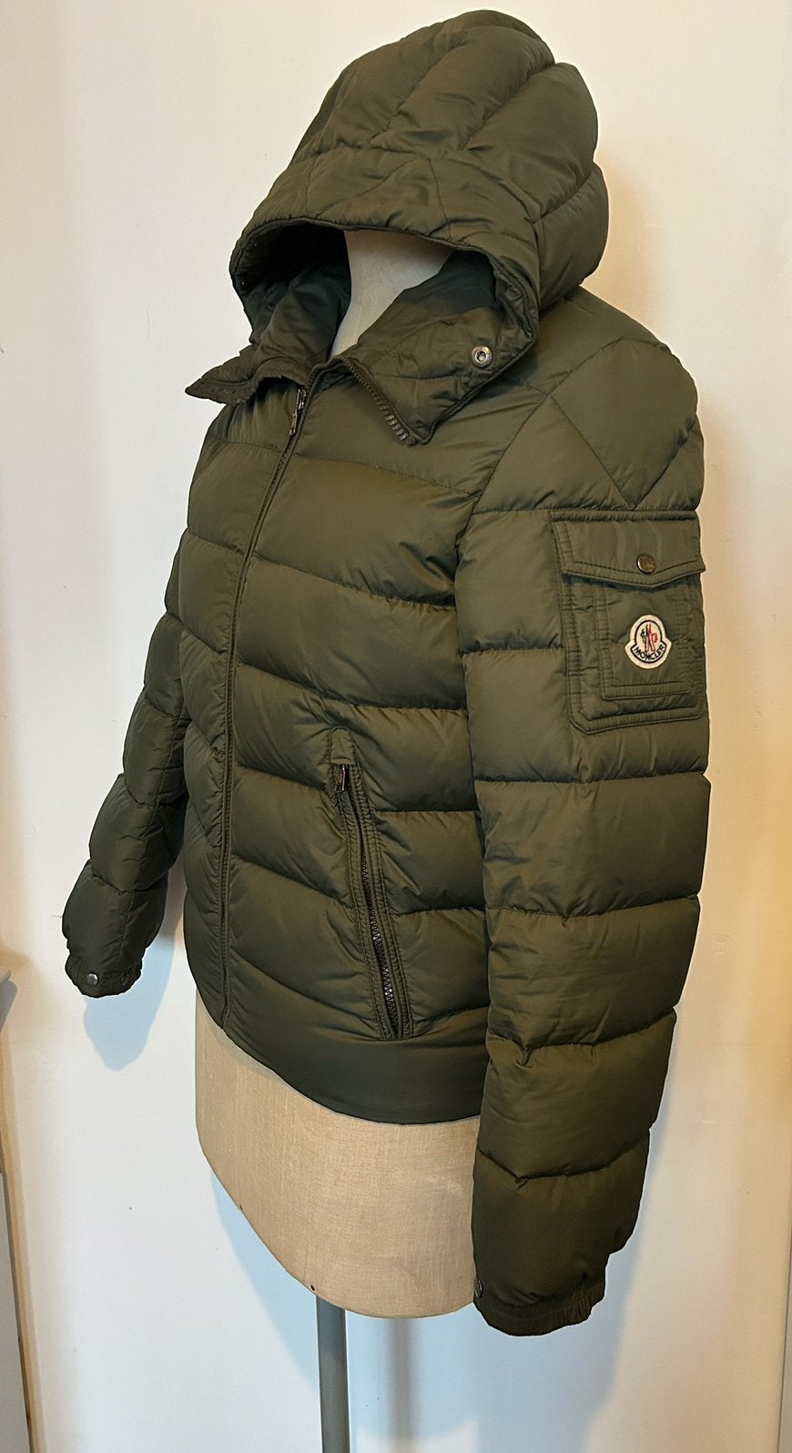 Groene kaki donsjas MONCLER maat Small/Medium 14jaar 164, Kleding | Dames, Ophalen of Verzenden, Zo goed als nieuw, Maat 38/40 (M)