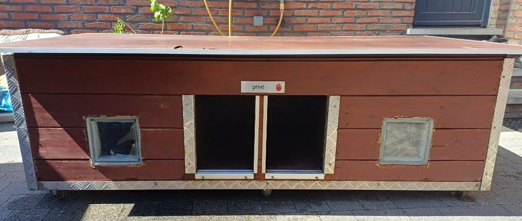Geïsoleerd hondenhok op wielen, Dieren en Toebehoren, Hondenhokken, Gebruikt, Hondenhok, Ophalen