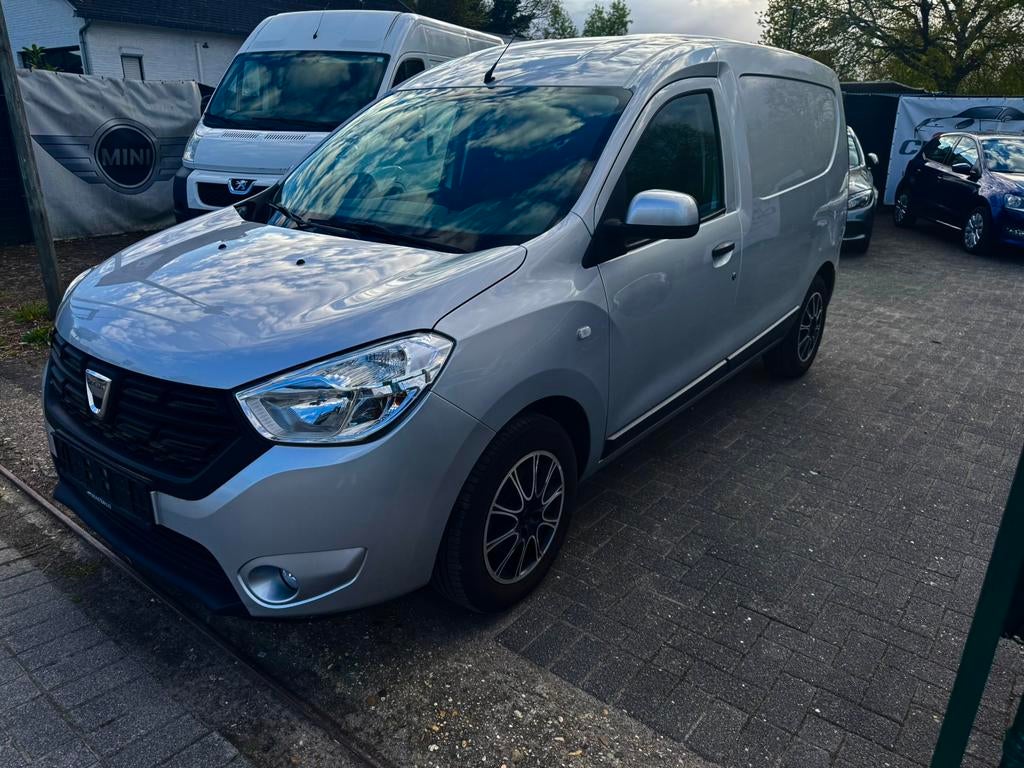 Dacia Dokker 1.5 diesel euro 6 2018, Autos, Camionnettes & Utilitaires, Dacia, Argent ou Gris, Achat, Euro 6