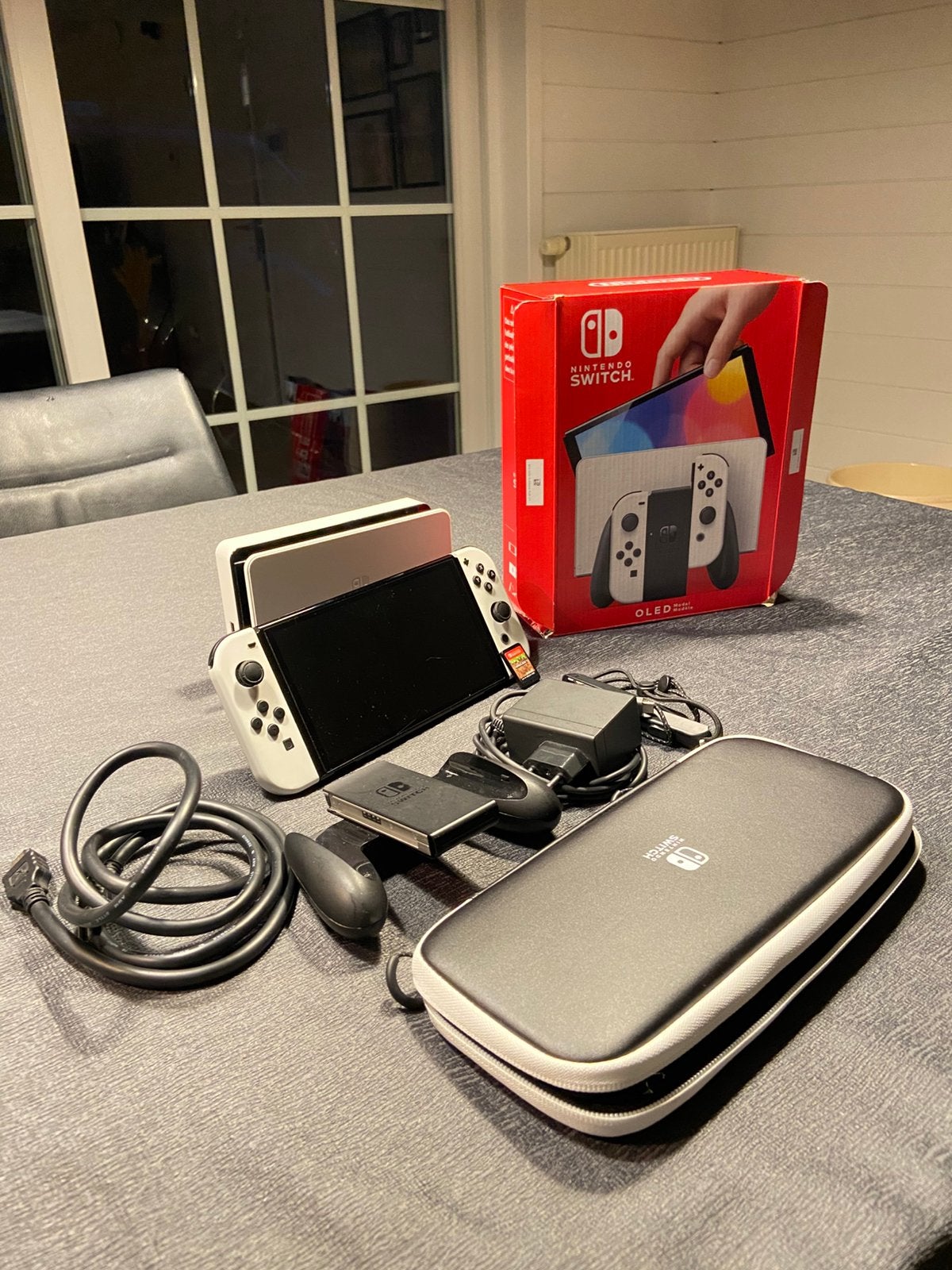 Nintendo Switch OLED (wit model), Games en Spelcomputers, Spelcomputers | Nintendo 2DS en 3DS, Ophalen, Zo goed als nieuw, Wit