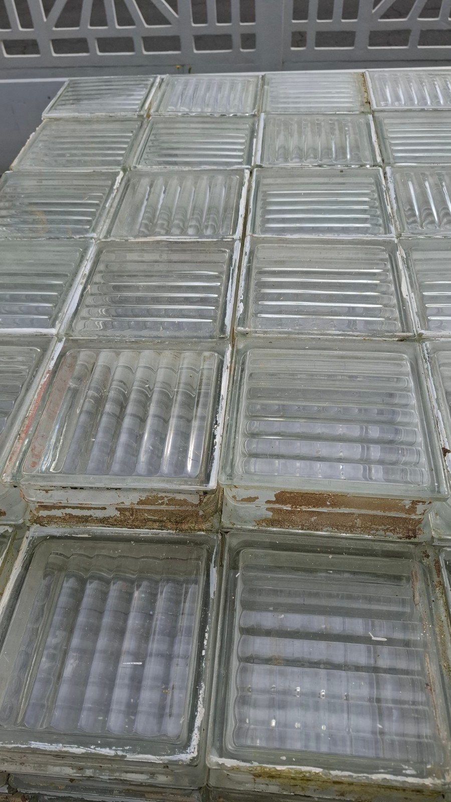 Glasdallen, Ophalen