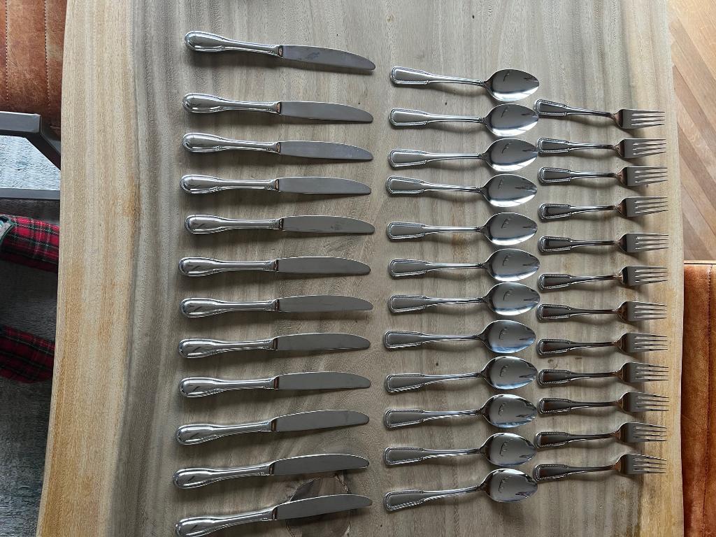 Couverts 10 pièces (18/10) pour 12 personnes, Résiste au lave-vaisselle, Ensemble de couverts, Comme neuf, Enlèvement