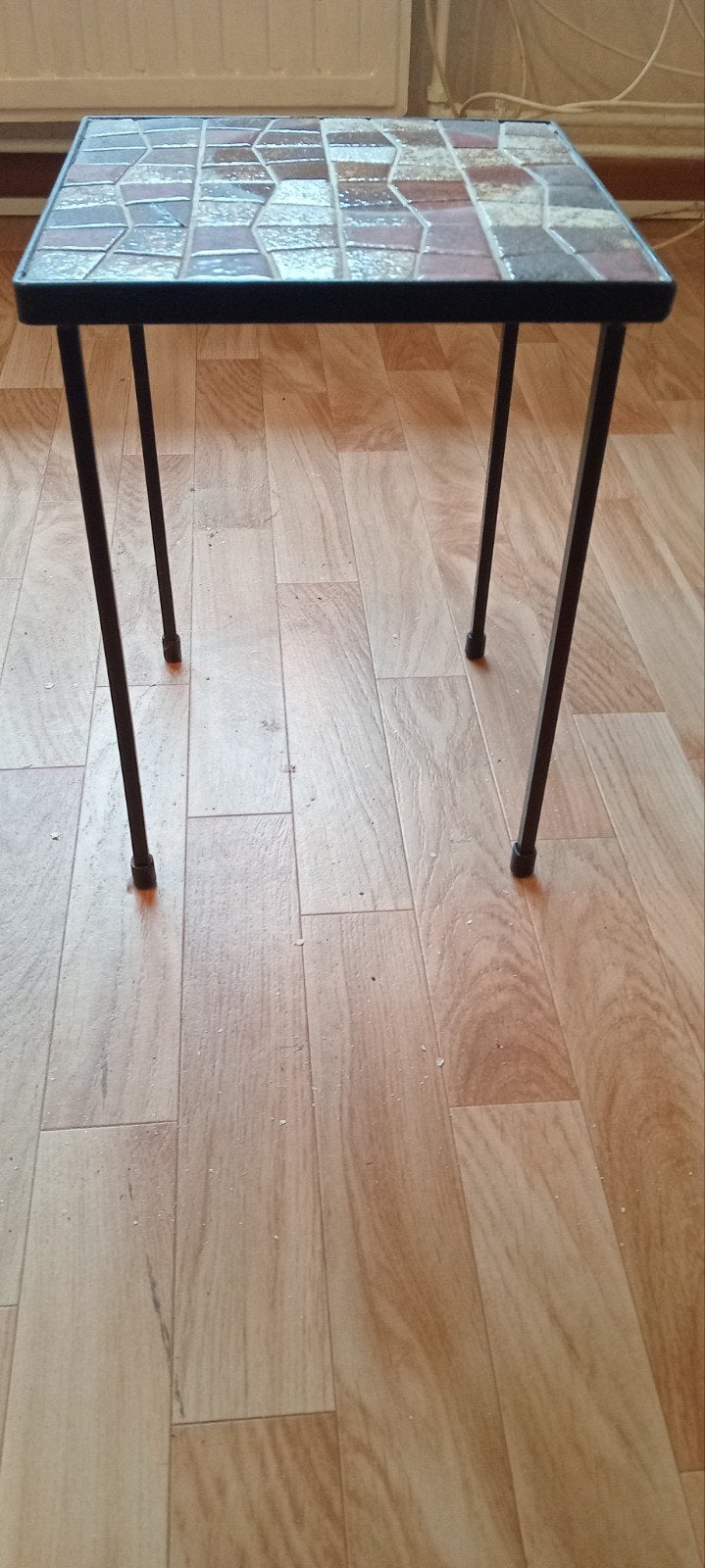 Petite table d'appoint  / porte-plante en mosaique, Enlèvement
