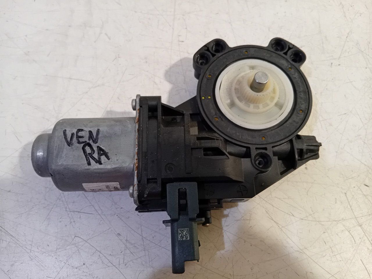 Motor raammechaniek elektrisch rechts achter Renault Mégane, Onderdelen@venauto.nl, Van der Ven Autorecycling B.V., Ettenseweg 76, 4706 PB Roosendaal, The Netherlands