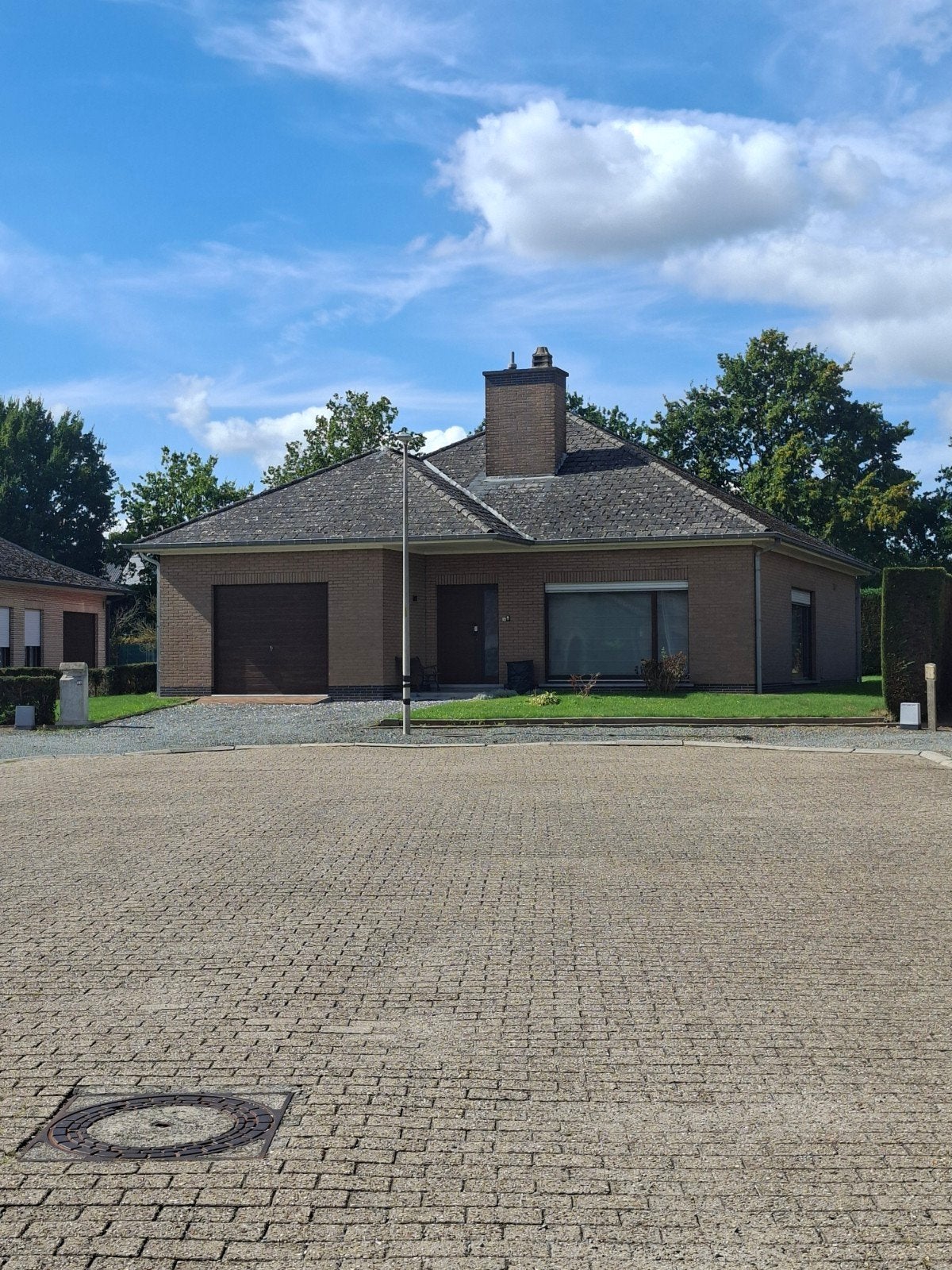 Ruime bungalow te koop in Leeuwergem., Immo