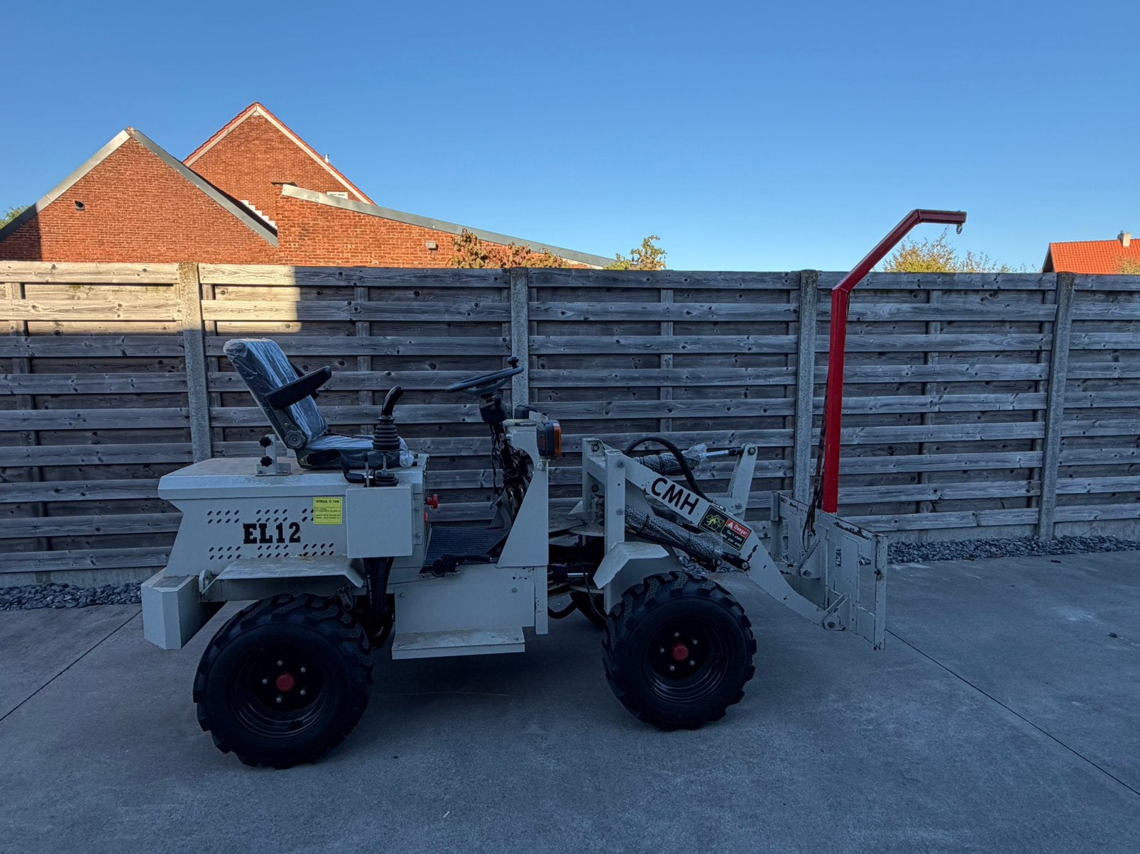Elektrische kniklader met arm, bak en vorken, Zakelijke goederen, Ophalen, Wiellader of Shovel