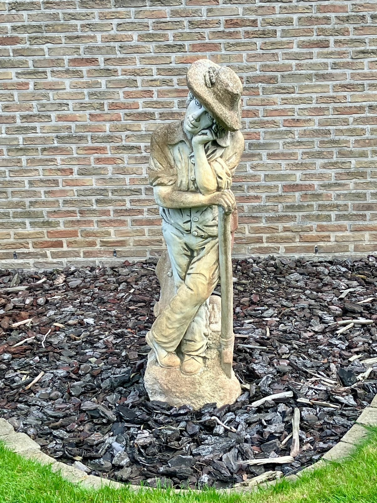 Groot stenen tuinbeeld - man met hoed en spade - 140 cm, Tuin en Terras, Ophalen, Gebruikt, Steen, Mensenbeeld