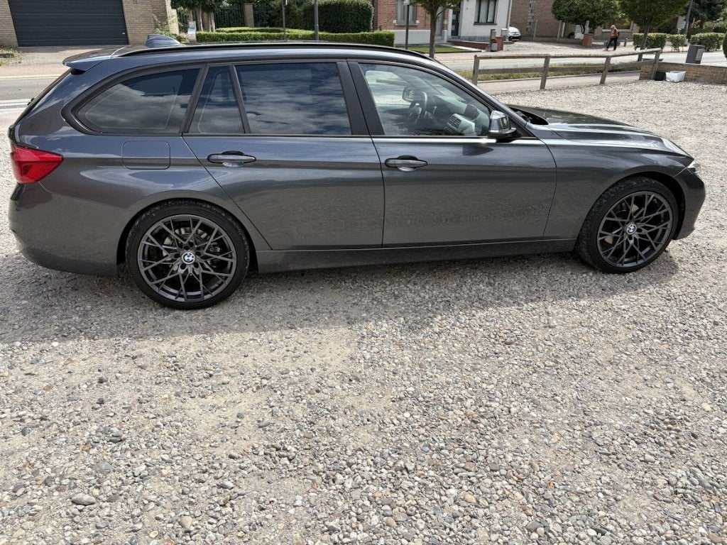 BMW 318dA Touring Advantage - automaat + winterset, Auto's, Achterwielaandrijving, 109 g/km, Leder, 5 deurs