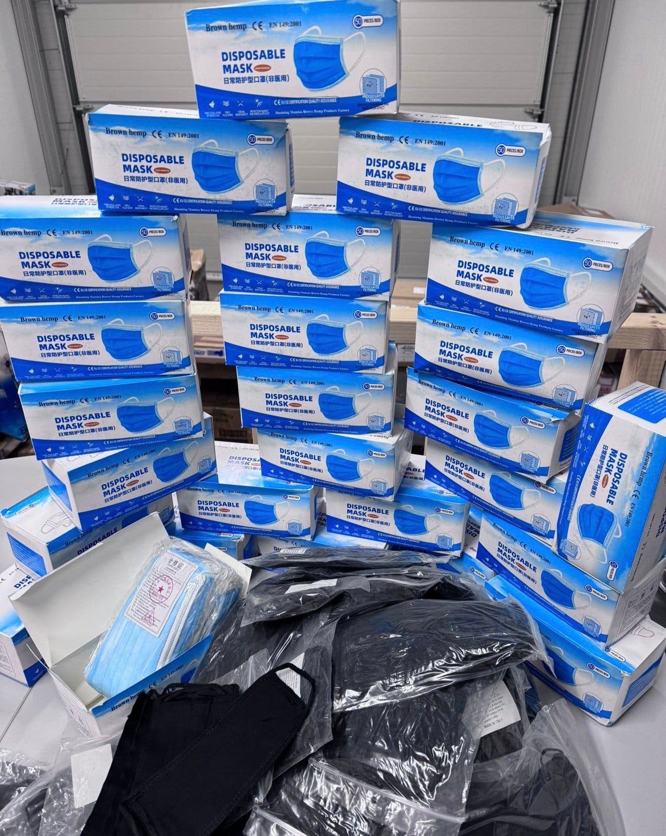 Circa 2500 mondkapjes blauw zwart stoffen mondkap mondkapje, Diversen, Verpleegmiddelen, Ophalen of Verzenden, Nieuw