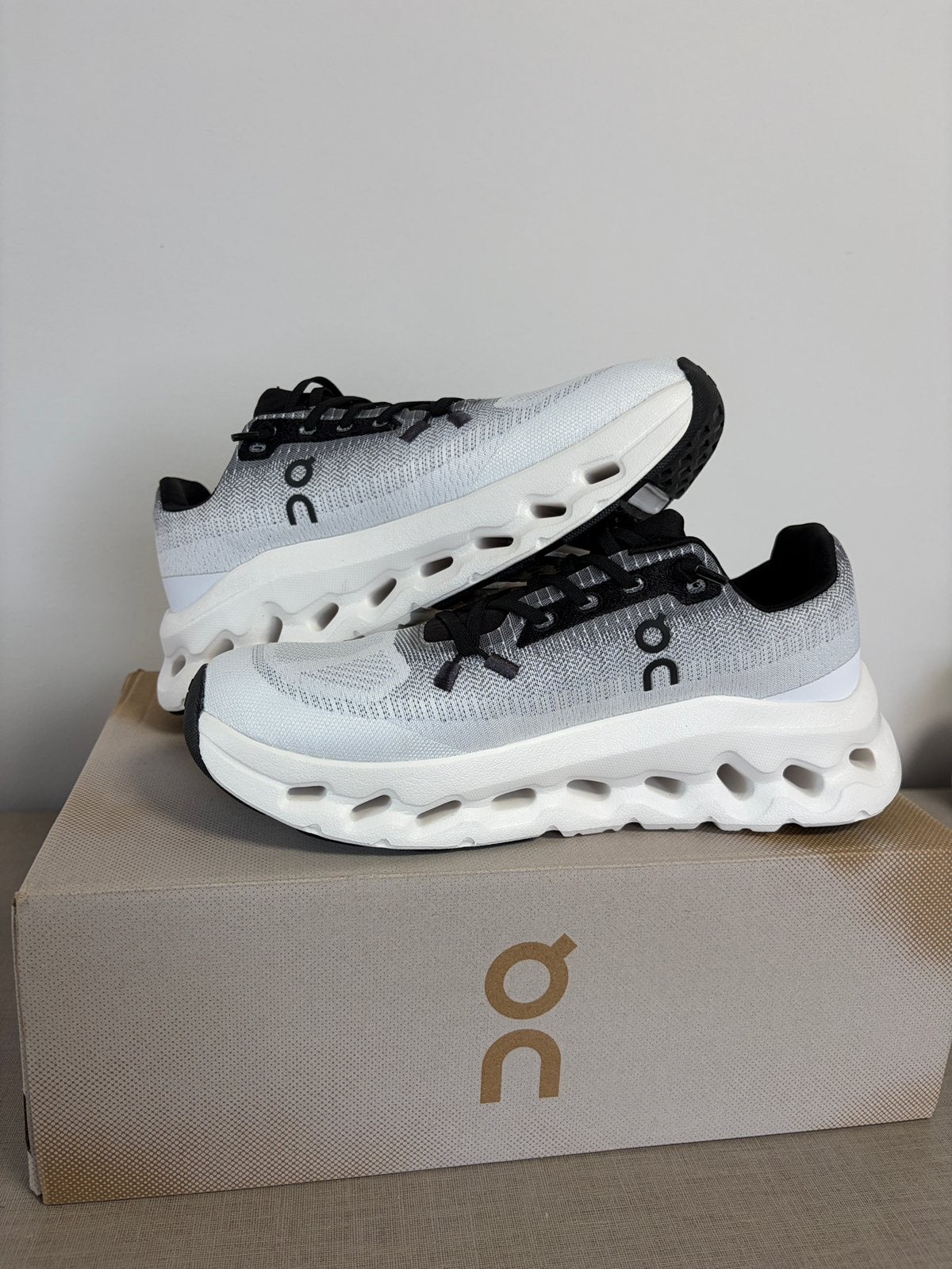 On Running Cloudmonster Blanc/Noir, Enlèvement ou Envoi, Comme neuf, Blanc
