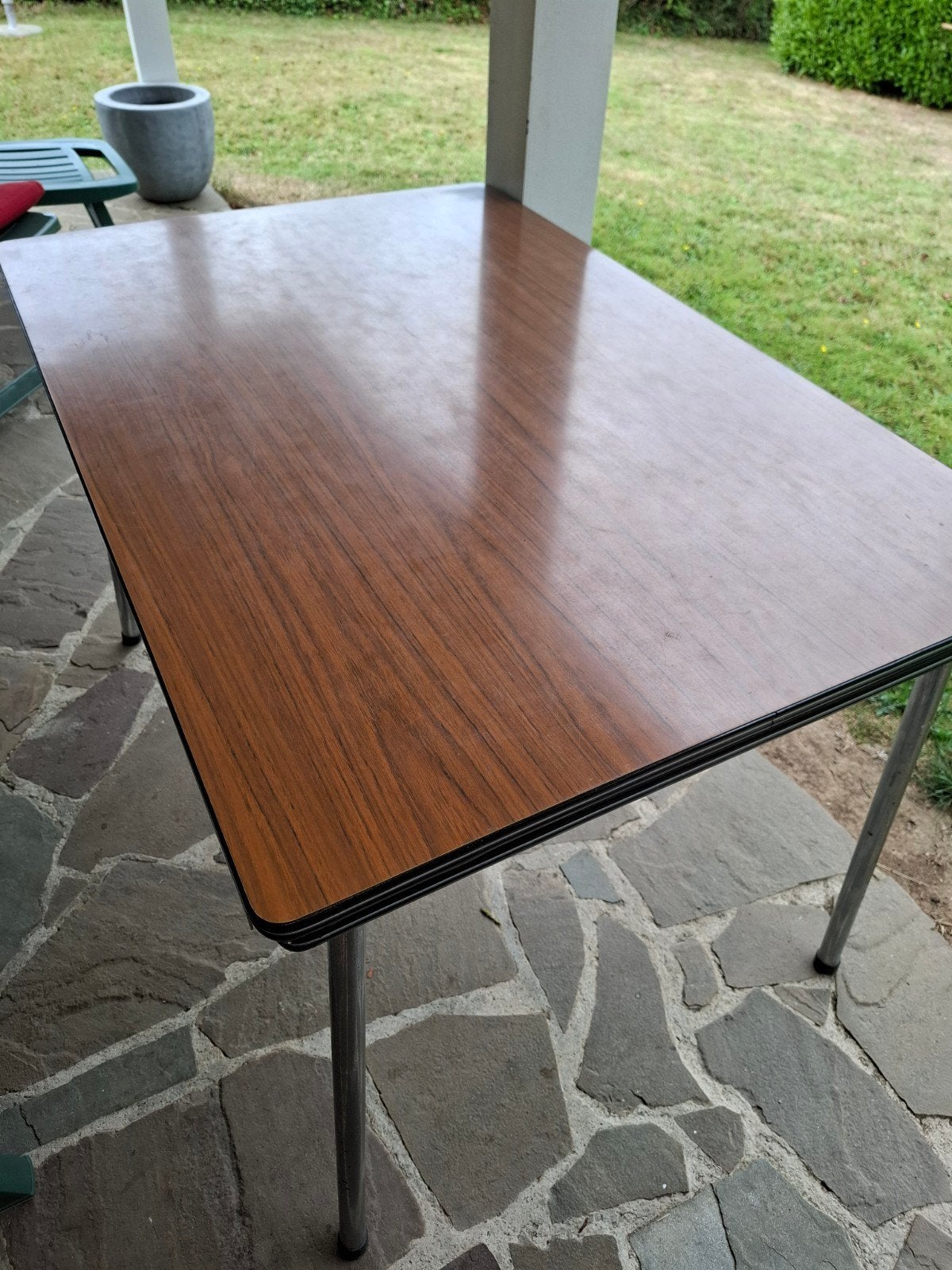 Table en formica, Enlèvement