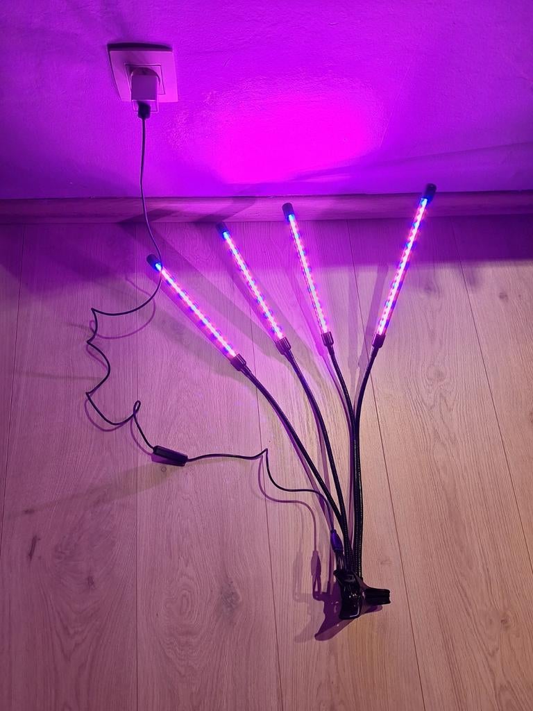 Lampe de croissance led 4 bras,minuteur,intensité réglable, Jardin & Terrasse, Enlèvement, Comme neuf