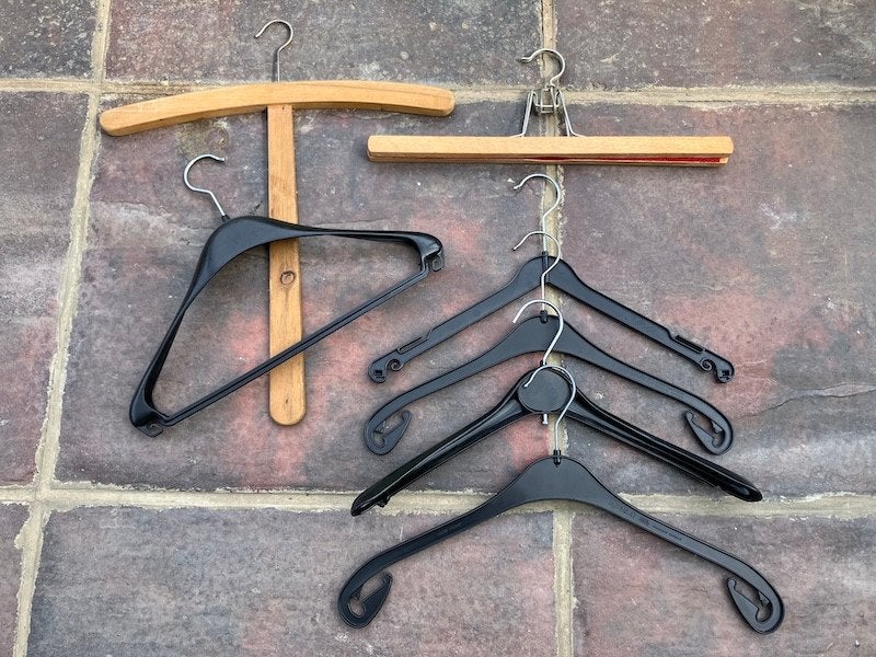 Lot de 7 cintres à donner, Enlèvement, Utilisé, Bois, Adultes