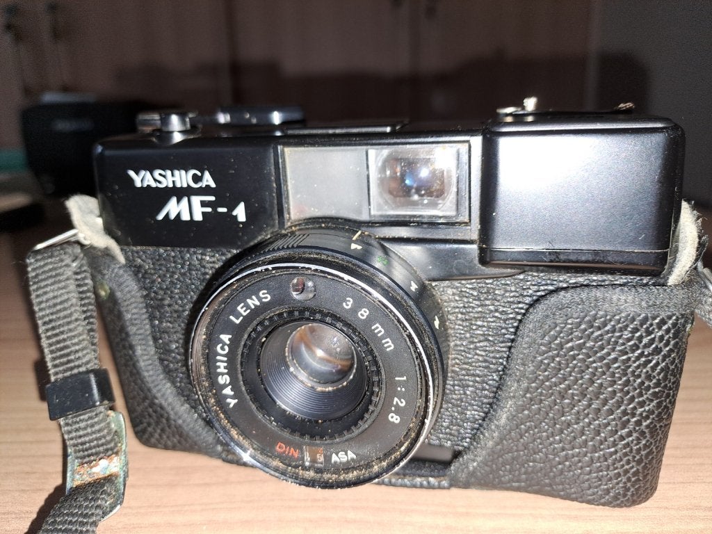 Yashica MF-1 vintage filmcamera – 35mm point & shoot, Audio, Tv en Foto, Fotocamera's Analoog, Ophalen of Verzenden, Gebruikt