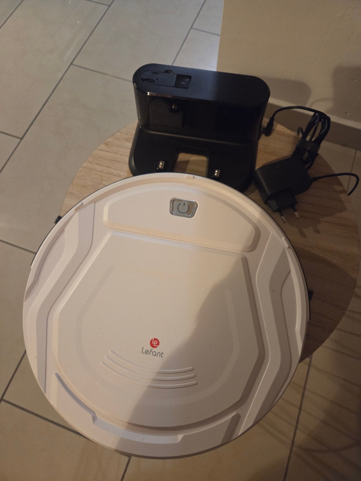 Levant M210 robot stofzuiger, Elektronische apparatuur, Ophalen, Zo goed als nieuw, Robotstofzuiger