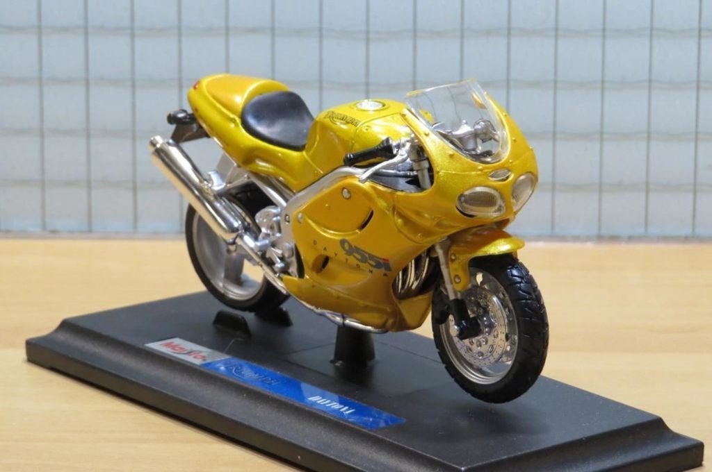 Triumph Daytona 955i 1:18 goud, Enlèvement ou Envoi, Neuf, Moteur, Maisto