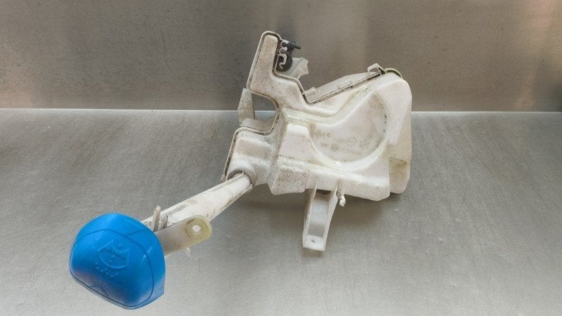 RUITENSPROEIERRESERVOIR VOOR Nissan Pulsar (C13) (01-2013/-), Auto-onderdelen, Gebruikt, Germany@nissan-services.eu, Kronenweg 38
50389  Wesseling, DE