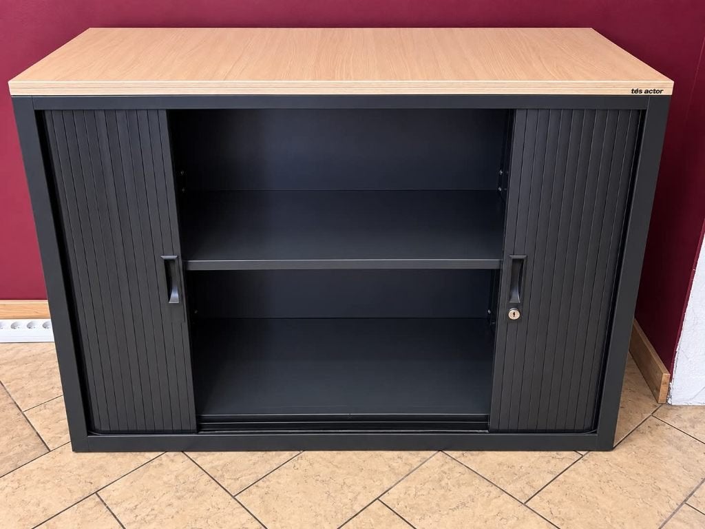 Petit meuble noir, Enlèvement