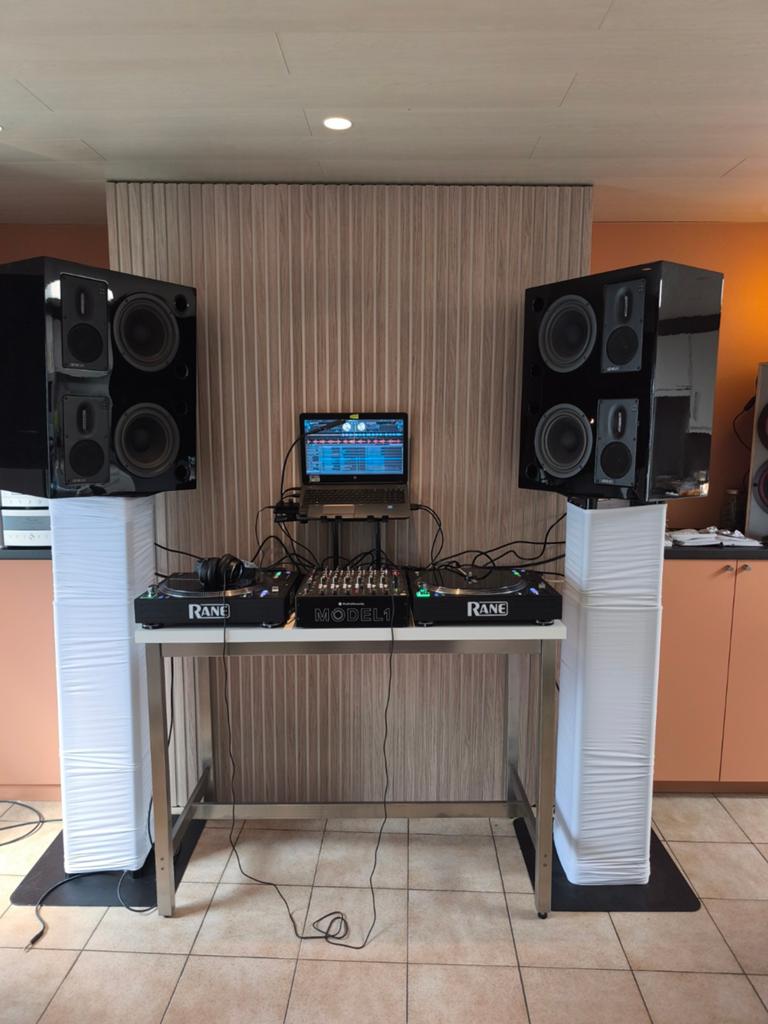 2 x genelec s30c dual ( 4piece), Muziek en Instrumenten, Overige Muziek en Instrumenten, Ophalen of Verzenden