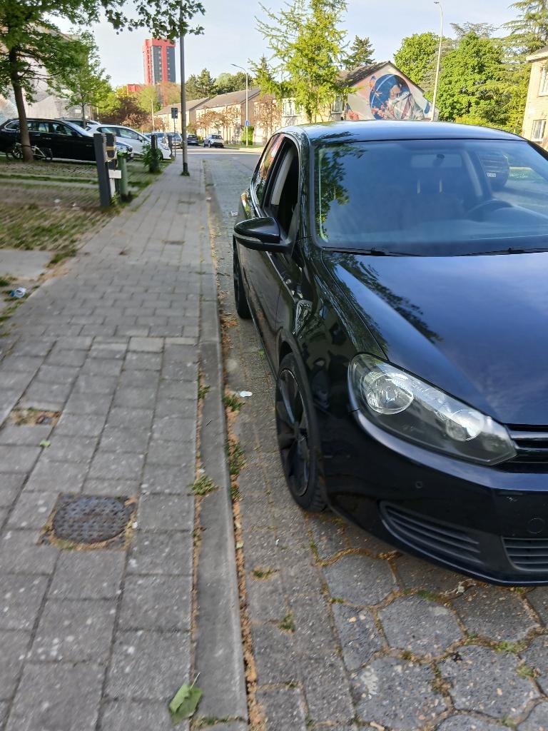 Volkswagen Golf 1.6 TDI BlueMotion– Navi € 4000,-, Autos, Euro 5, Achat, Boîte manuelle, Noir