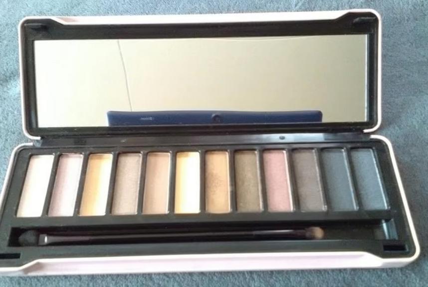 Palette Beautiful eyes NEUVE !, Neuf, Maquillage, Enlèvement ou Envoi, Autres couleurs