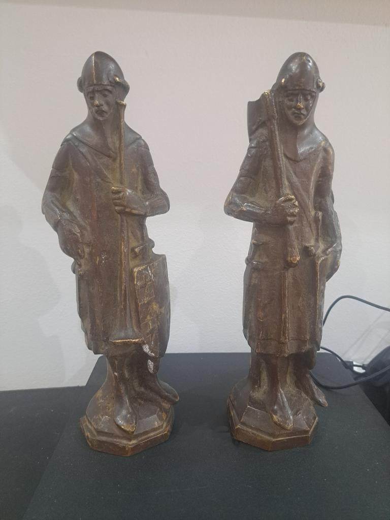 2 bronze beelden, Ophalen