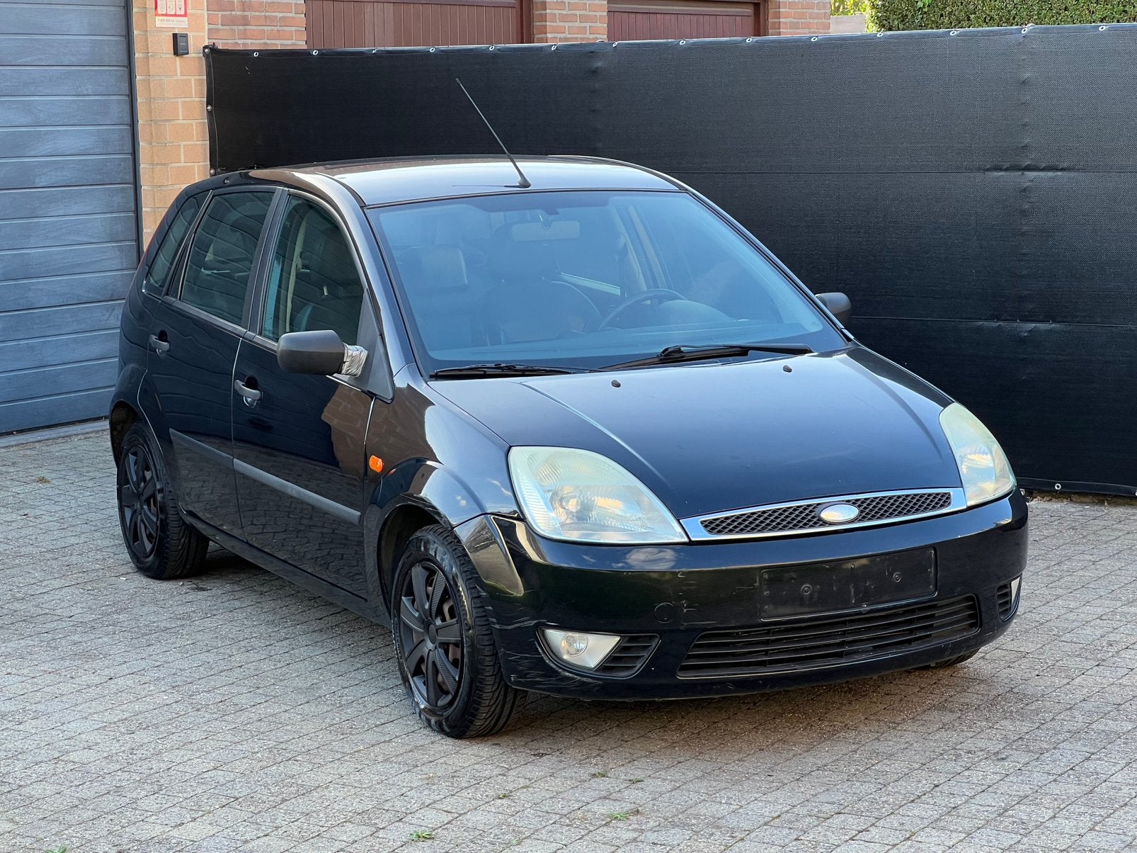 Ford Fiesta 1.6 Ghia Airco Leder – Start&Rijdt – Zo meenemen, Auto's, Voorwielaandrijving, 1596 cc, Zwart, 4 cilinders