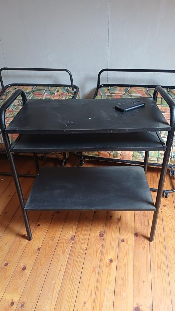 Ijzer computer tafel, Ophalen