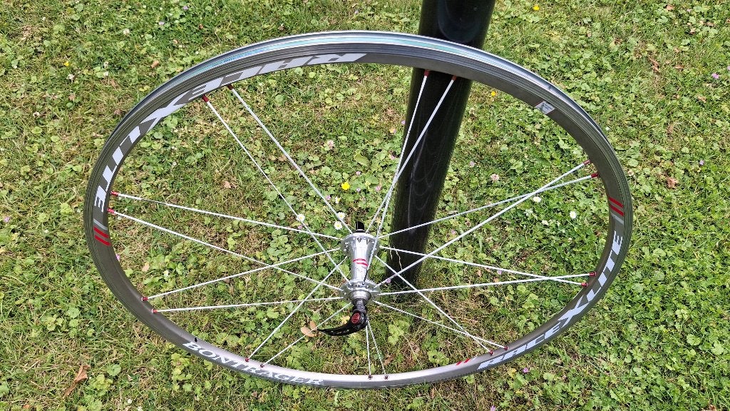 28” koerswiel racefiets voorwiel fietswiel Bontrager Xlite, Fietsen en Brommers, Fietsonderdelen, Ophalen, Gebruikt, Wiel, Bontrager voorwiel fietswiel koersfiets racefiets Shimano Mavic