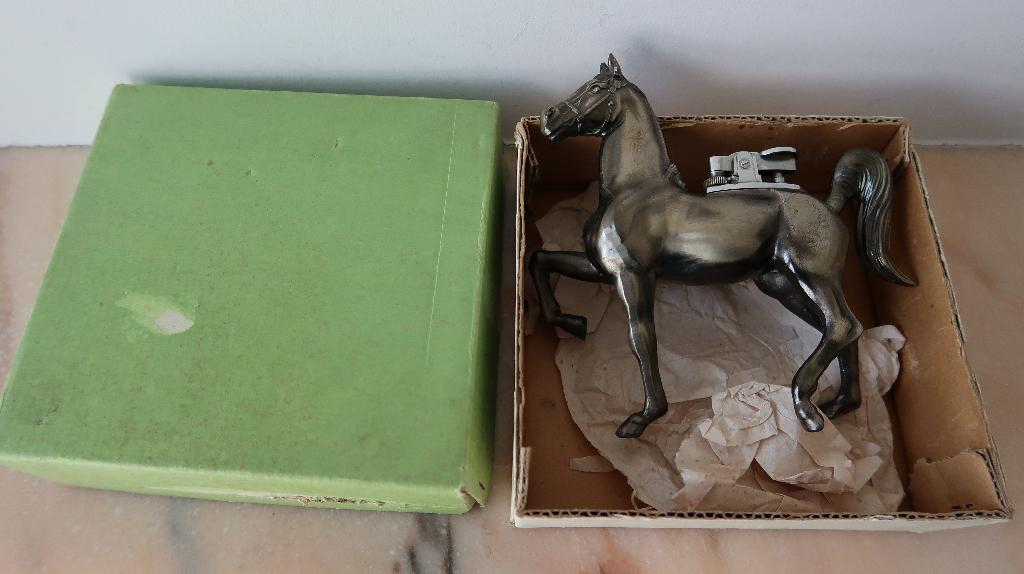 Tafel aansteker Paard zippo model, Verzamelen, Ophalen of Verzenden, Zo goed als nieuw, Aansteker