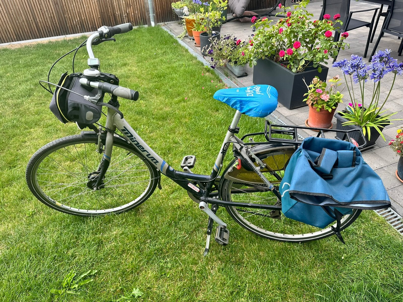 Damesfiets met fietstassen, Fietsen en Brommers, Fietsen | Dames | Damesfietsen, Gebruikt, Overige merken, Versnellingen, Schijfrem