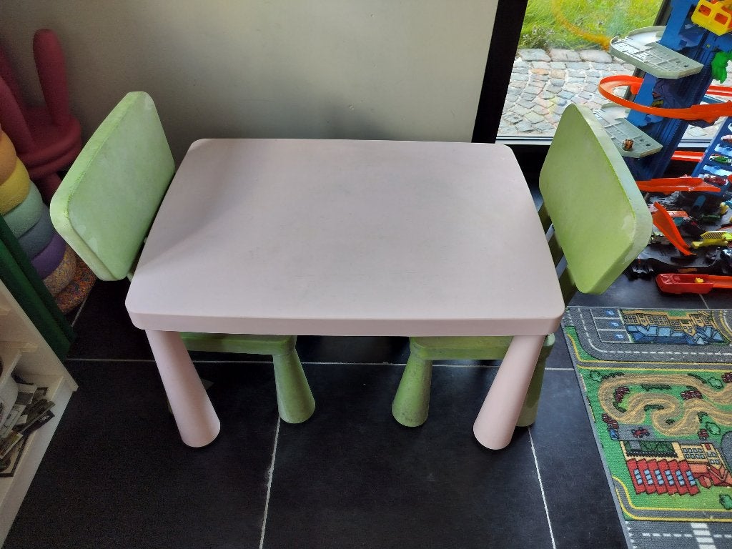 Tafeltje + 2 stoelen Mammut ikea, Kinderen en Baby's, Kinderkamer | Tafels en Stoelen, Ophalen, Gebruikt, Tafel(s) en Stoel(en)