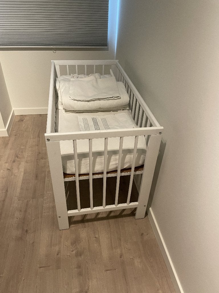 babybed in perfecte staat, Kinderen en Baby's, Babywiegjes en Ledikanten, Ophalen, Zo goed als nieuw, Ledikant