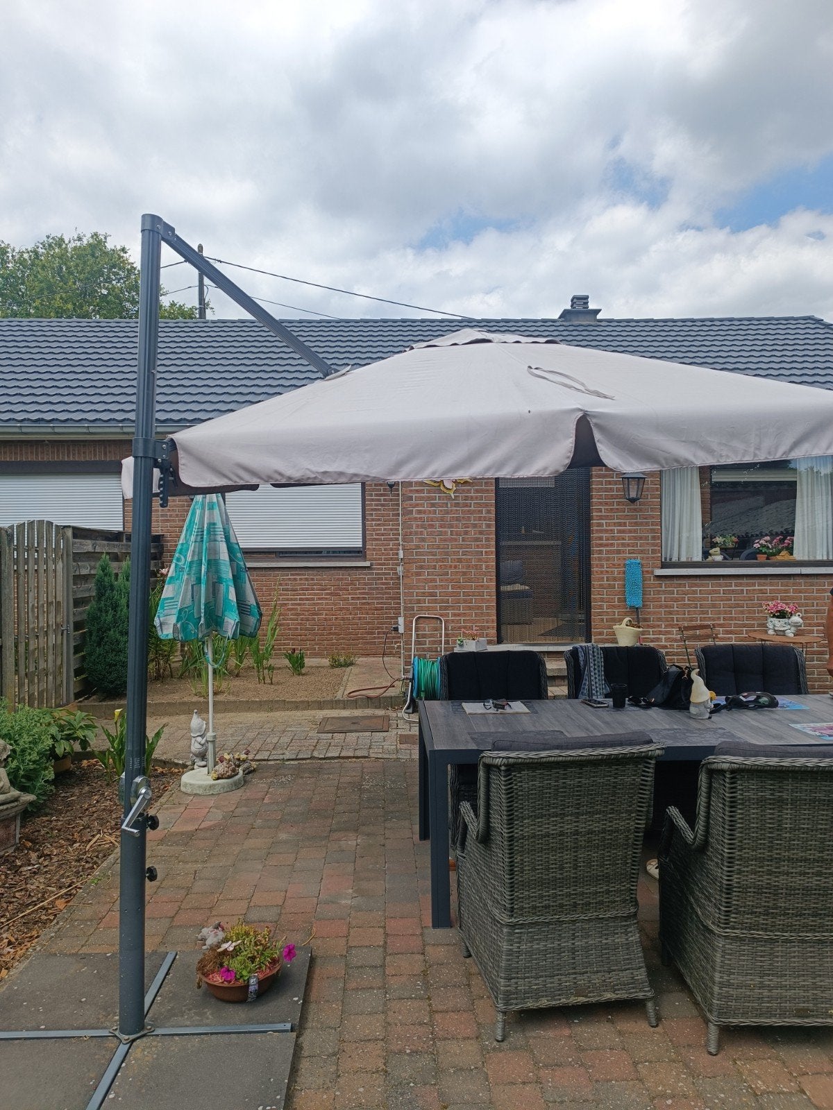 Zwevende parasol, Tuin en Terras, Ophalen, Gebruikt, Kantelbaar, Zweefparasol
