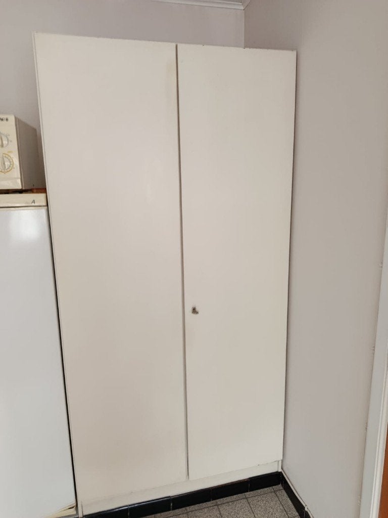 Witte kleerkast, Ophalen, Kunststof, Gebruikt, 100 tot 150 cm