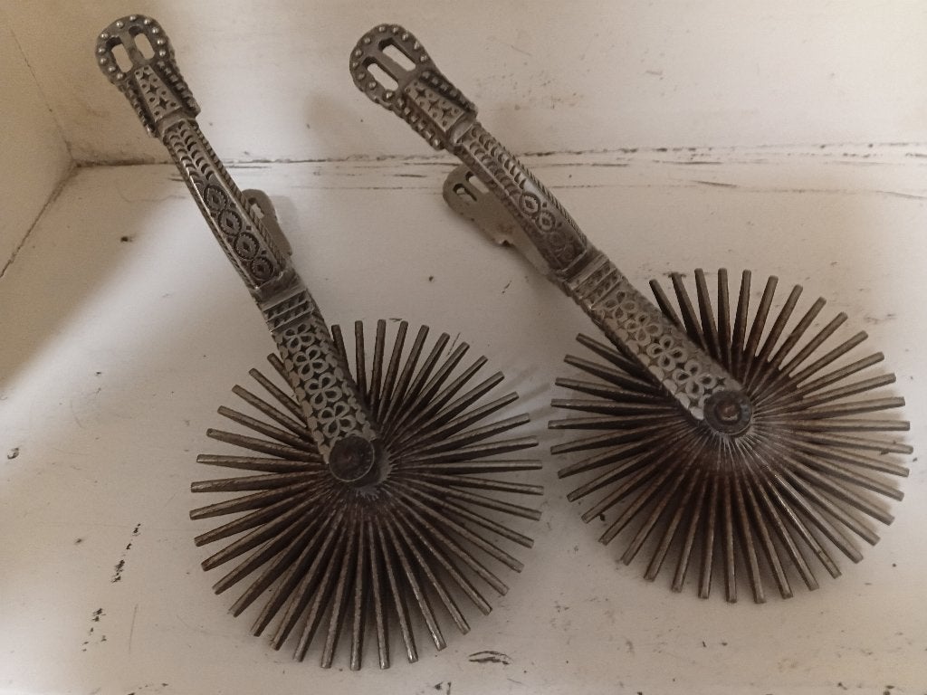 Eperons chiliens ou espagnols en argent , 2 paires, Enlèvement