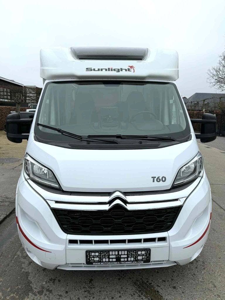 Sunlight T60, Caravans en Kamperen, Mobilhomes, Sunlight, Ringverwarming, Half-integraal, Luifel