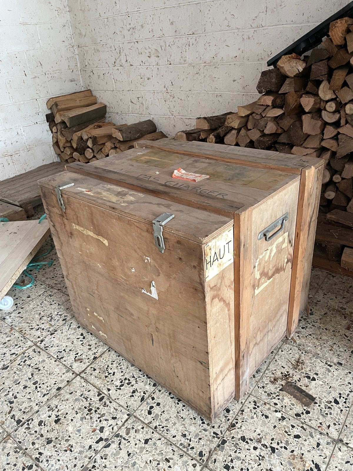 Gros coffre en bois très solide, Enlèvement, Utilisé