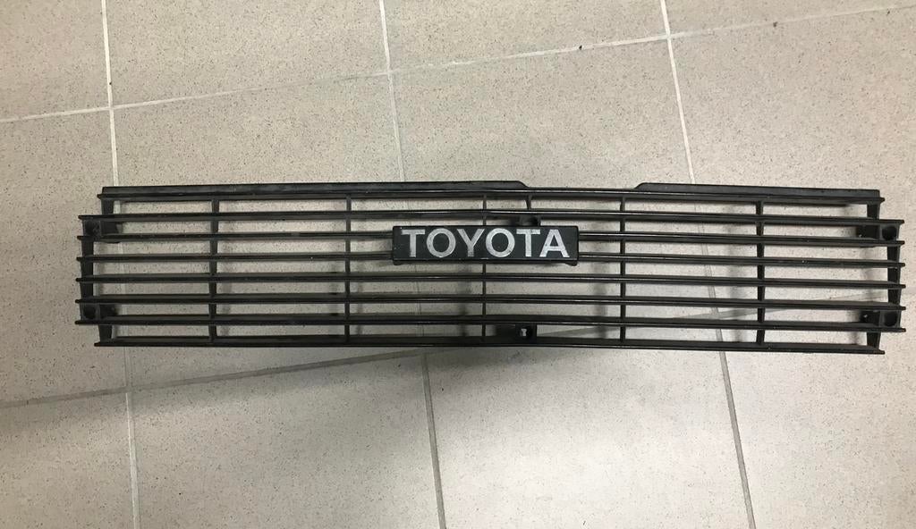 Calandre Toyota ancêtre, Enlèvement, Toyota