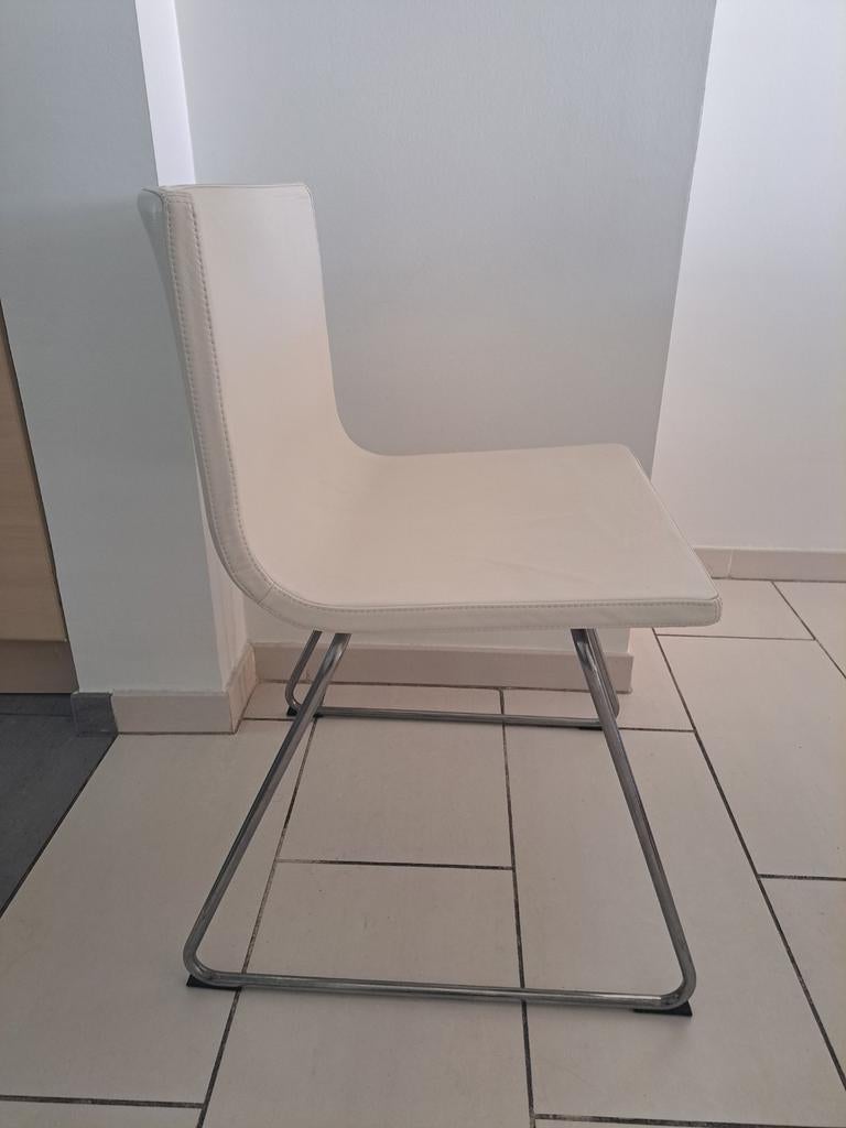 Chaise Bernhard Ikea blanche, Maison & Meubles, Chaises, Enlèvement