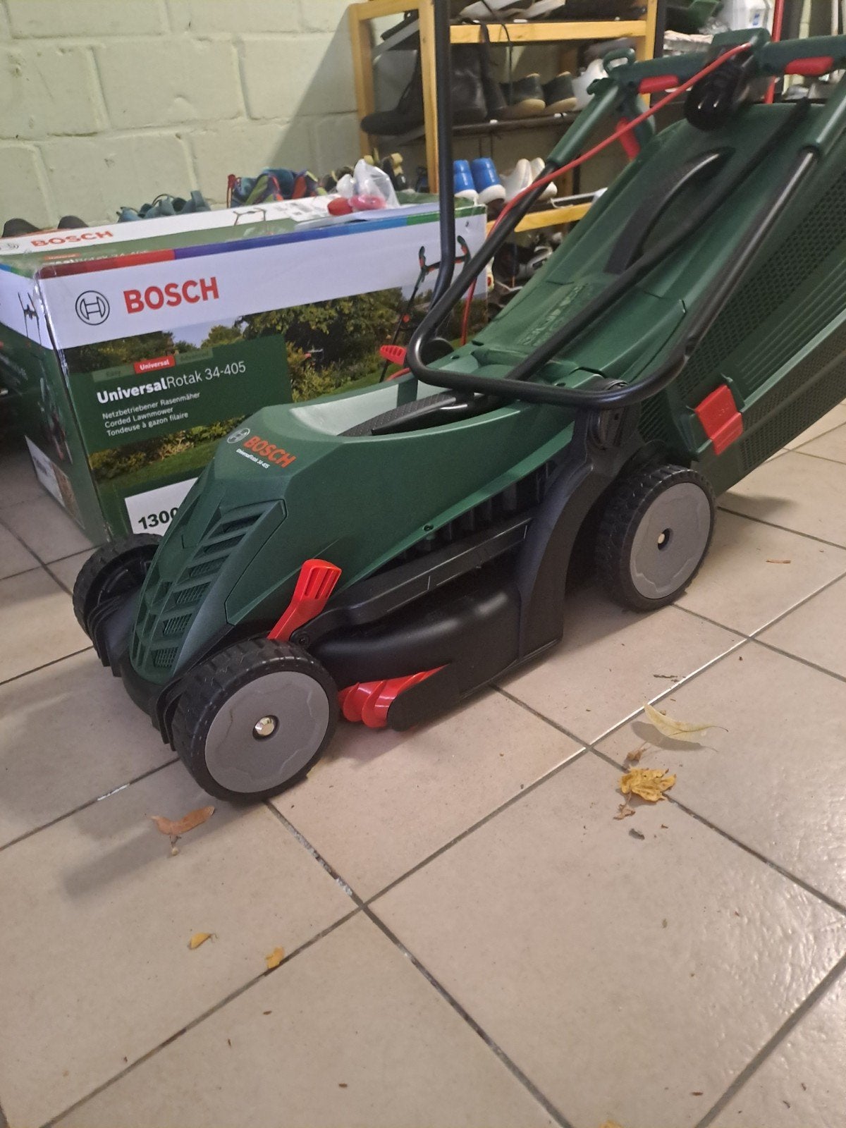 Nieuwe grasmachine Bosch Rotak 1300W, Tuin en Terras, Grasmaaiers, Ophalen, Elektrische grasmaaier, Nieuw, Opvangbak