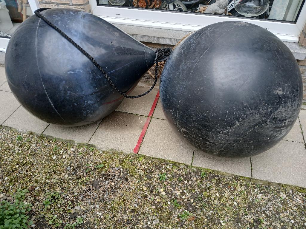 2 grote bolfenders, Watersport en Boten, Ophalen, Gebruikt