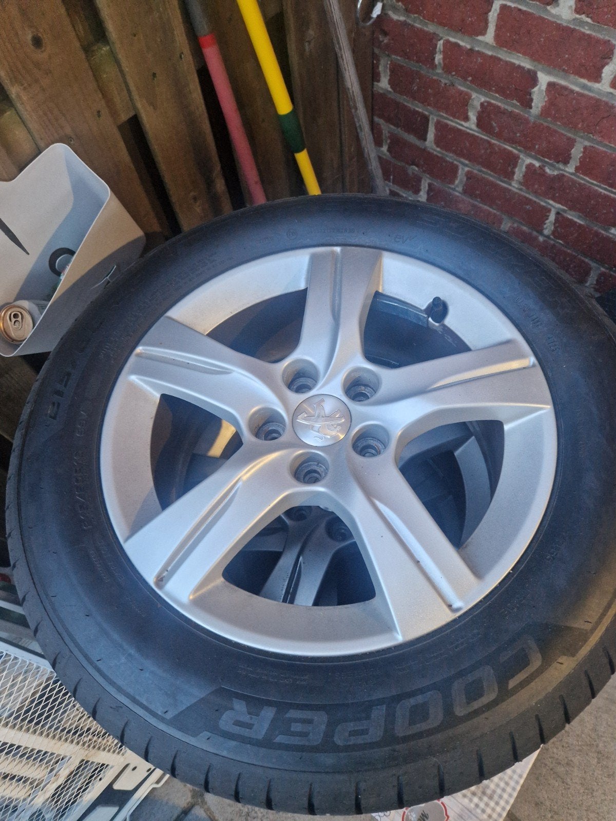 4 jantes alu Peugeot 508, 215 mm, 16 pouces, Pneu(s), Enlèvement